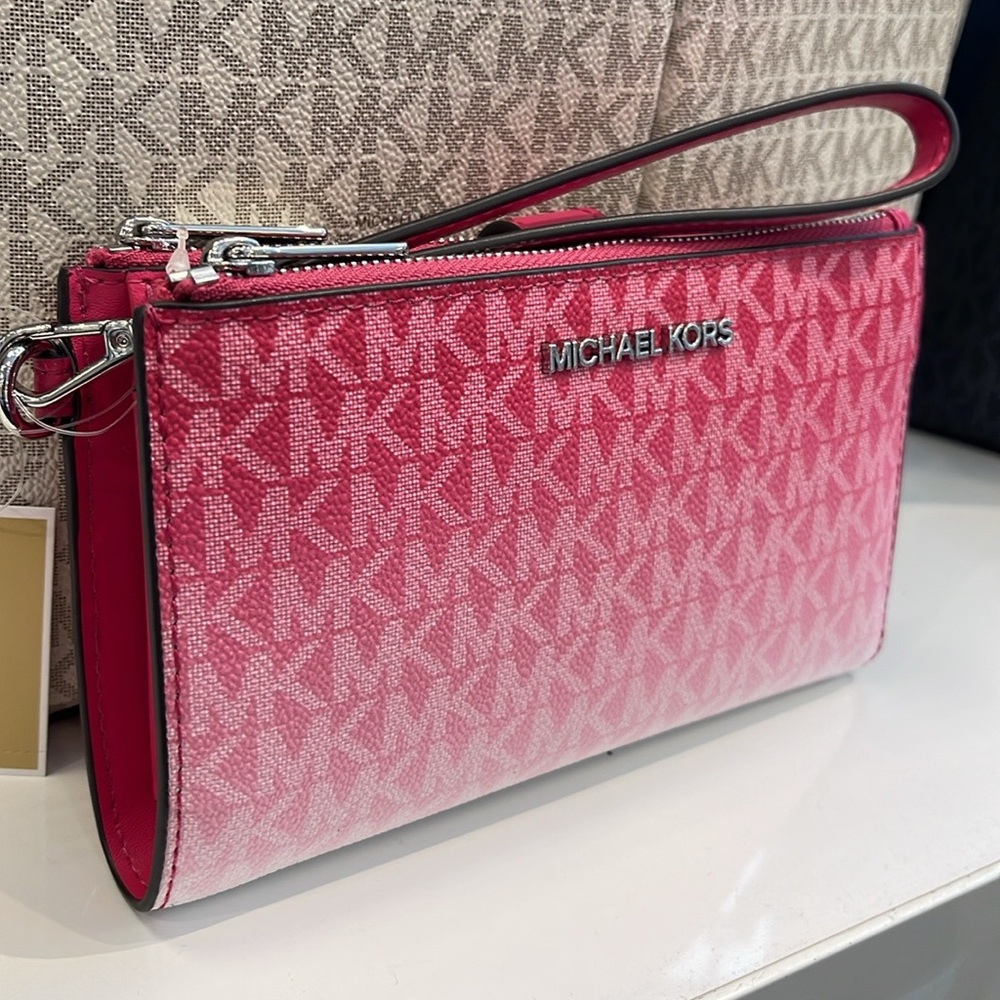 MICHAEL KORS
Jet Set Large Logo Signature Double-Zip Wristlet-Wallet-Phone Case - Picture 10 of 16